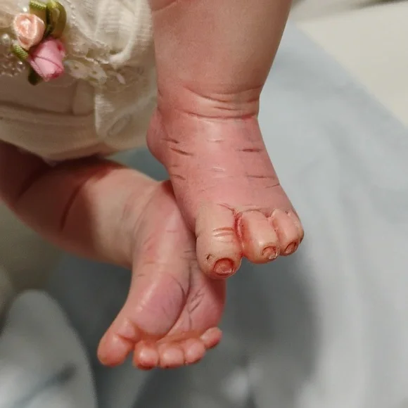 Newborn Baby That Looks So Real Like She Was Just Born - Picture 11 of 16